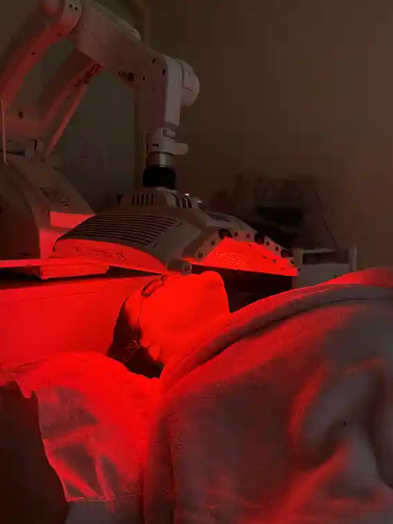Aesthetica ominlux LED light therapy